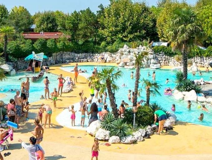 Camping Tahiti Lido Delle Nazioni Azzurro Dovolen V It Lii